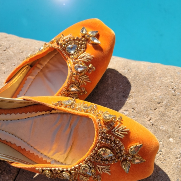 NWTBrand new Handmade velvet bridal khussas. Pakistani Indian khussas flat shoes - Picture 1 of 6